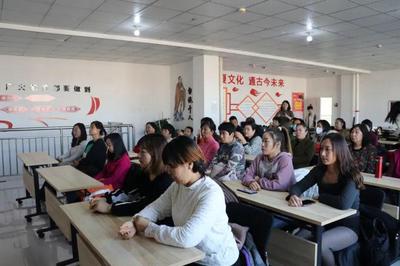 服飾培訓(xùn)強(qiáng)技能 點(diǎn)亮巾幗致富路