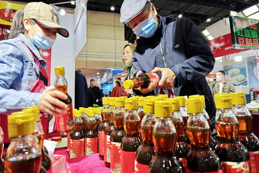 大連食博會(huì)火爆開場 農(nóng)副土特產(chǎn)品點(diǎn)亮城市消費(fèi)新引擎
